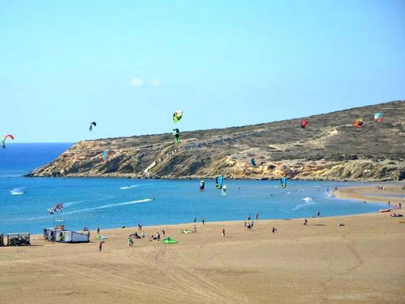 Kitesurfing-i-windsurfing-na-Rodos-na-wyspie-słońca-i-wiatru-FunSurf-_1_