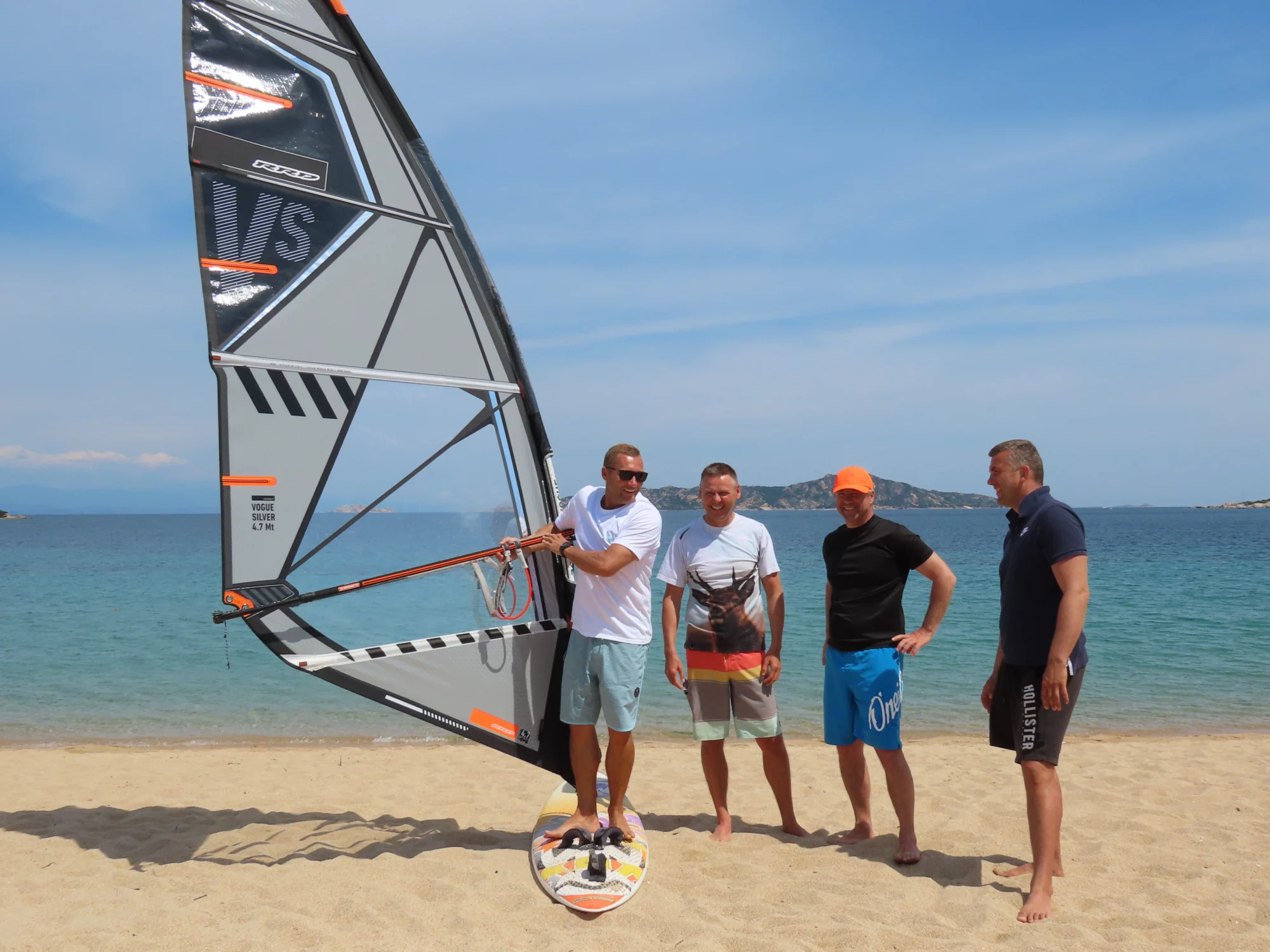 Sardynia-Porto-Pollo-wyjazdy-windsurfingowe_-wingfoilowe_-kitesurfignowe-z-FunSurf-SurfTravel-6