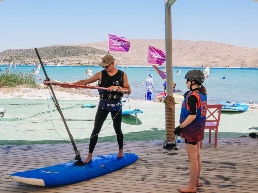 Wyjazdy-na-windsurfing-i-wingfoila-do-Alacati-Turcja-z-FunSurf-13