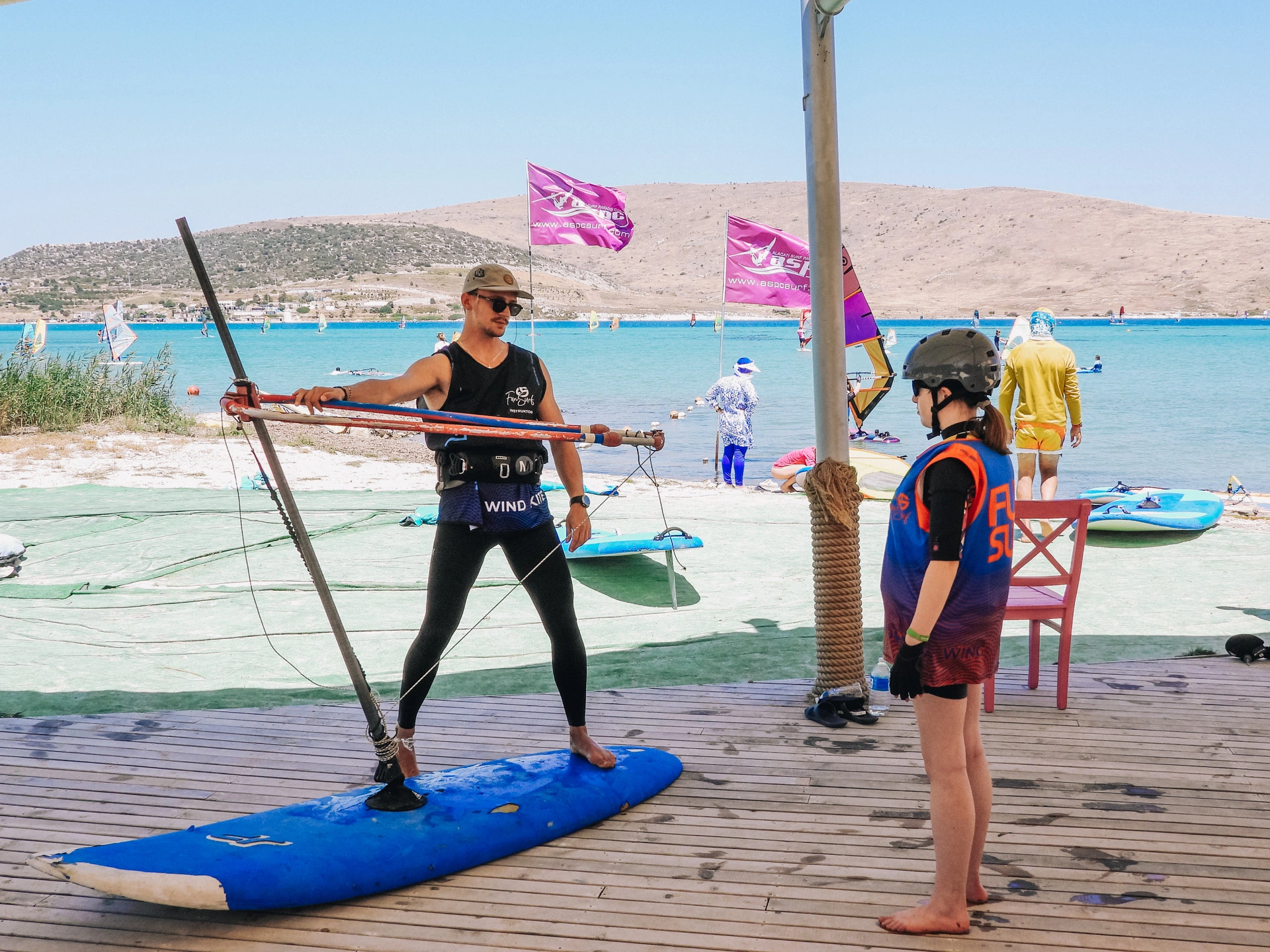 Wyjazdy-na-windsurfing-i-wingfoila-do-Alacati-Turcja-z-FunSurf-14