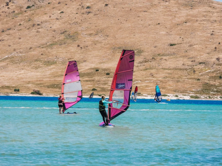 Wyjazdy-na-windsurfing-i-wingfoila-do-Alacati-Turcja-z-FunSurf-2