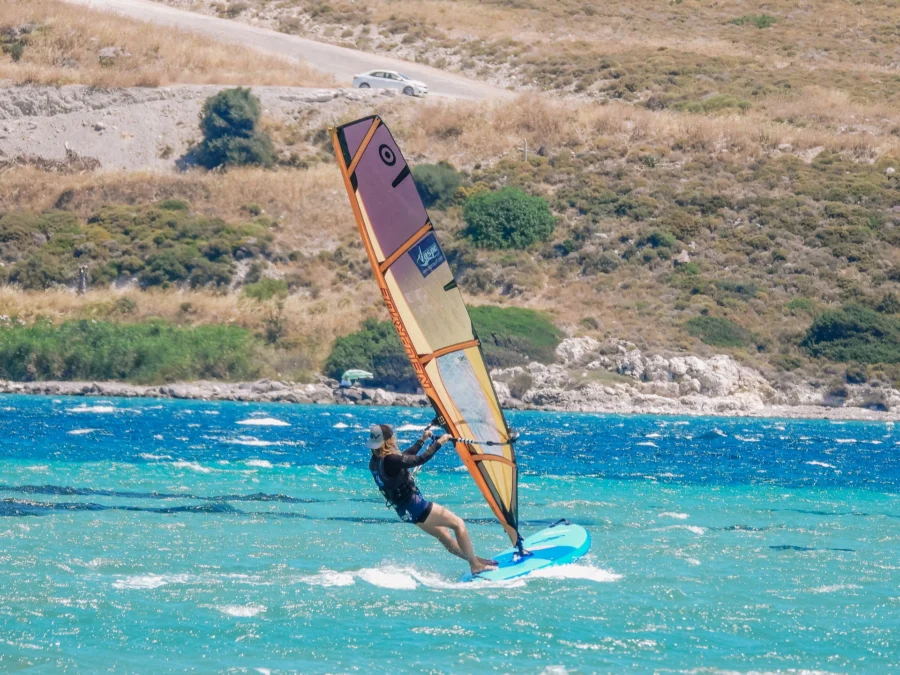 Wyjazdy-na-windsurfing-i-wingfoila-do-Alacati-Turcja-z-FunSurf-24