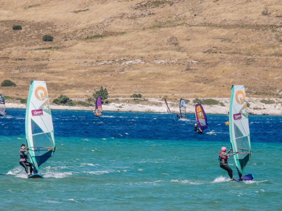 Wyjazdy-na-windsurfing-i-wingfoila-do-Alacati-Turcja-z-FunSurf-26