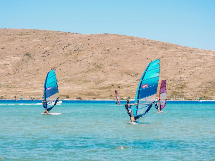 Wyjazdy-na-windsurfing-i-wingfoila-do-Alacati-Turcja-z-FunSurf-4