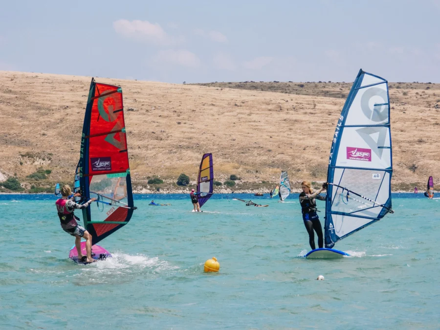 Wyjazdy-na-windsurfing-i-wingfoila-do-Alacati-Turcja-z-FunSurf-6