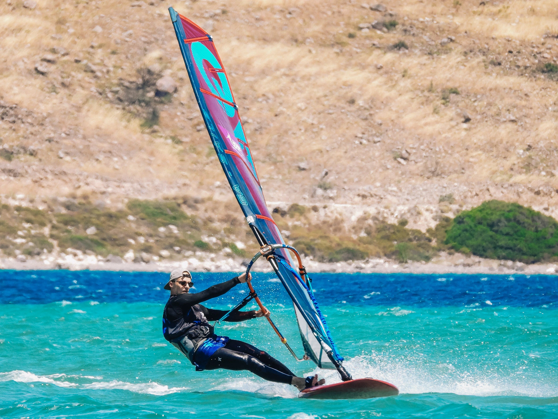 Wyjazdy-na-windsurfing-i-wingfoila-do-Alacati-Turcja-z-FunSurf-9